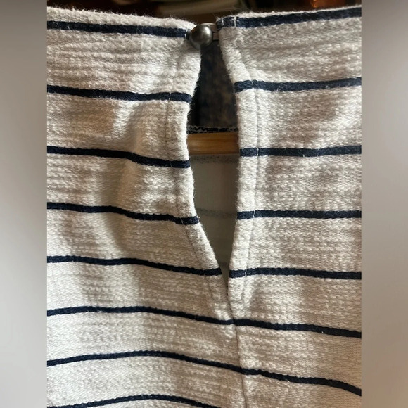 Anthropologie LIKE NEW ruffle sleeve top XS - Picture 7 of 11